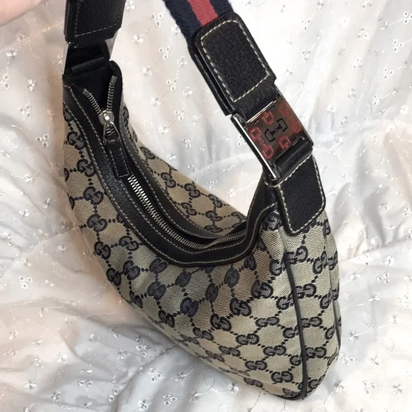 ⭐️ Rare Authentic Vintage Gucci Mini Croissant Shoulder Bag - Picture 7 of 14